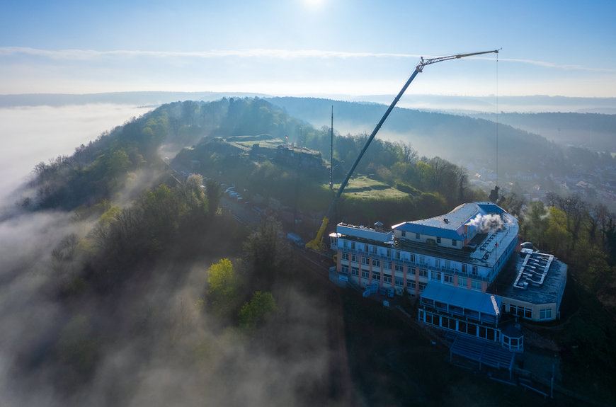 Liebherr LTM 1150-5.3 allows hotel to stay open during construction work